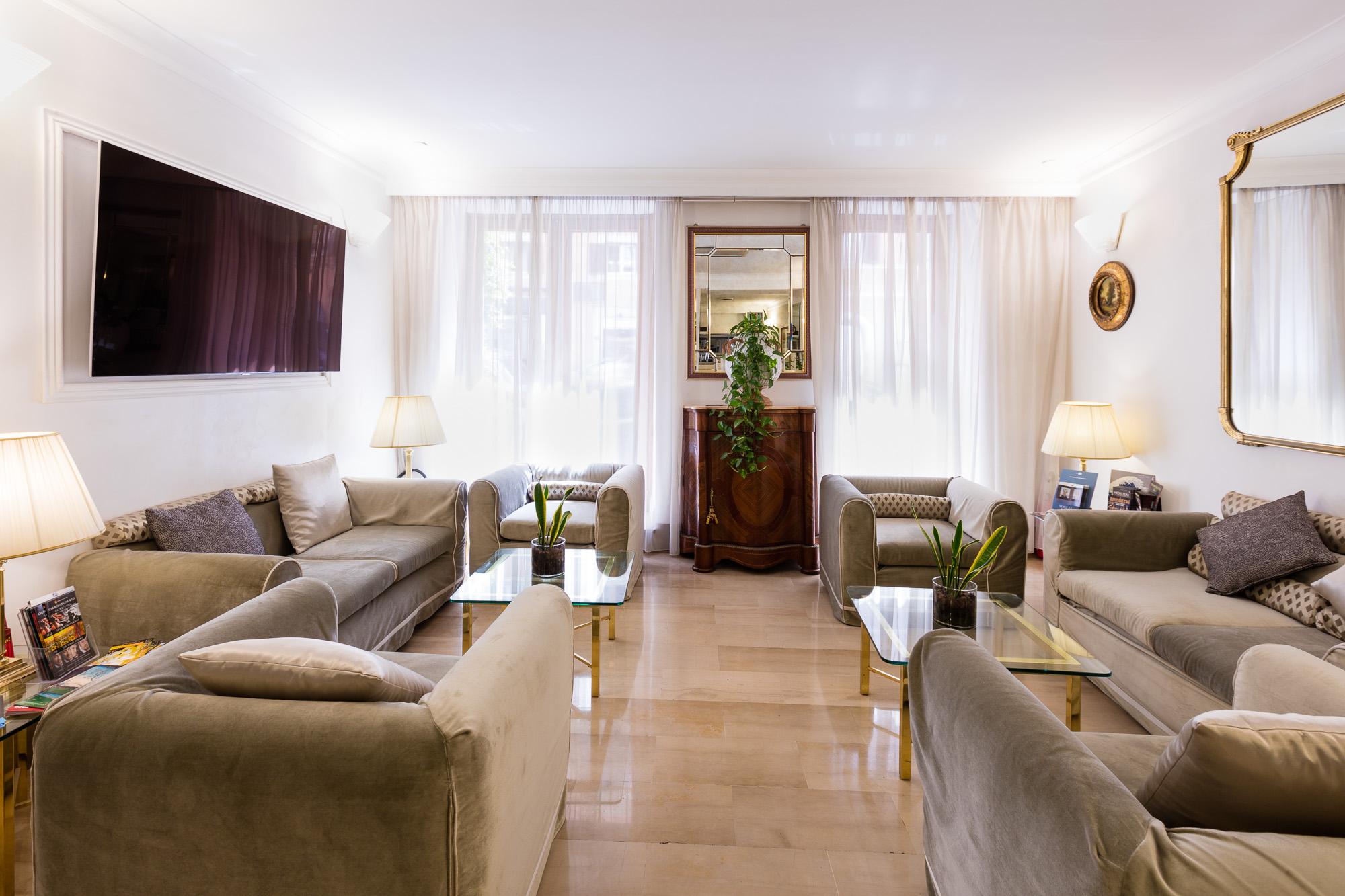 Hotel Cecil 3*