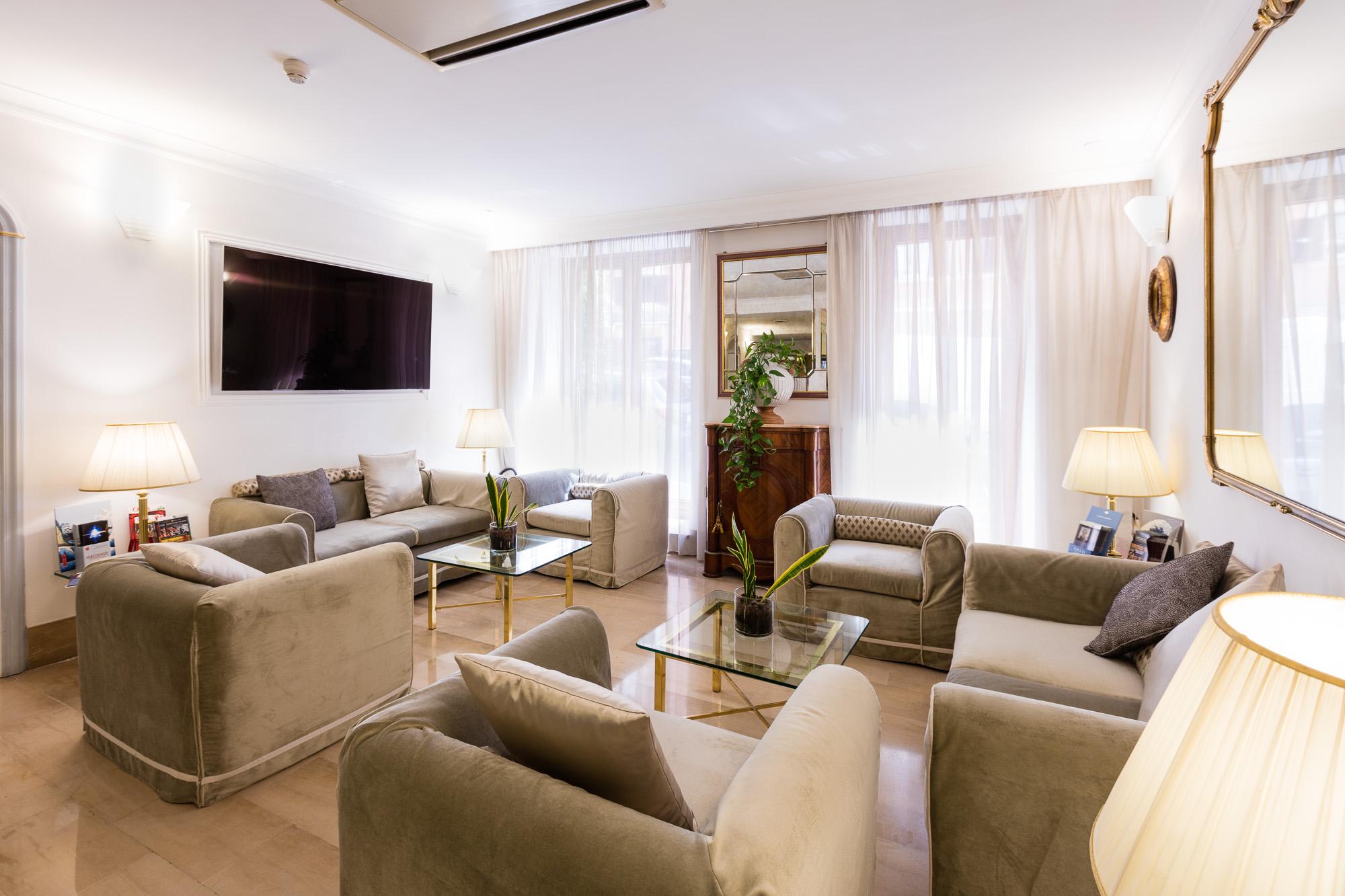 Hotel Cecil