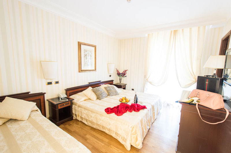 Cecil Hotel 3*