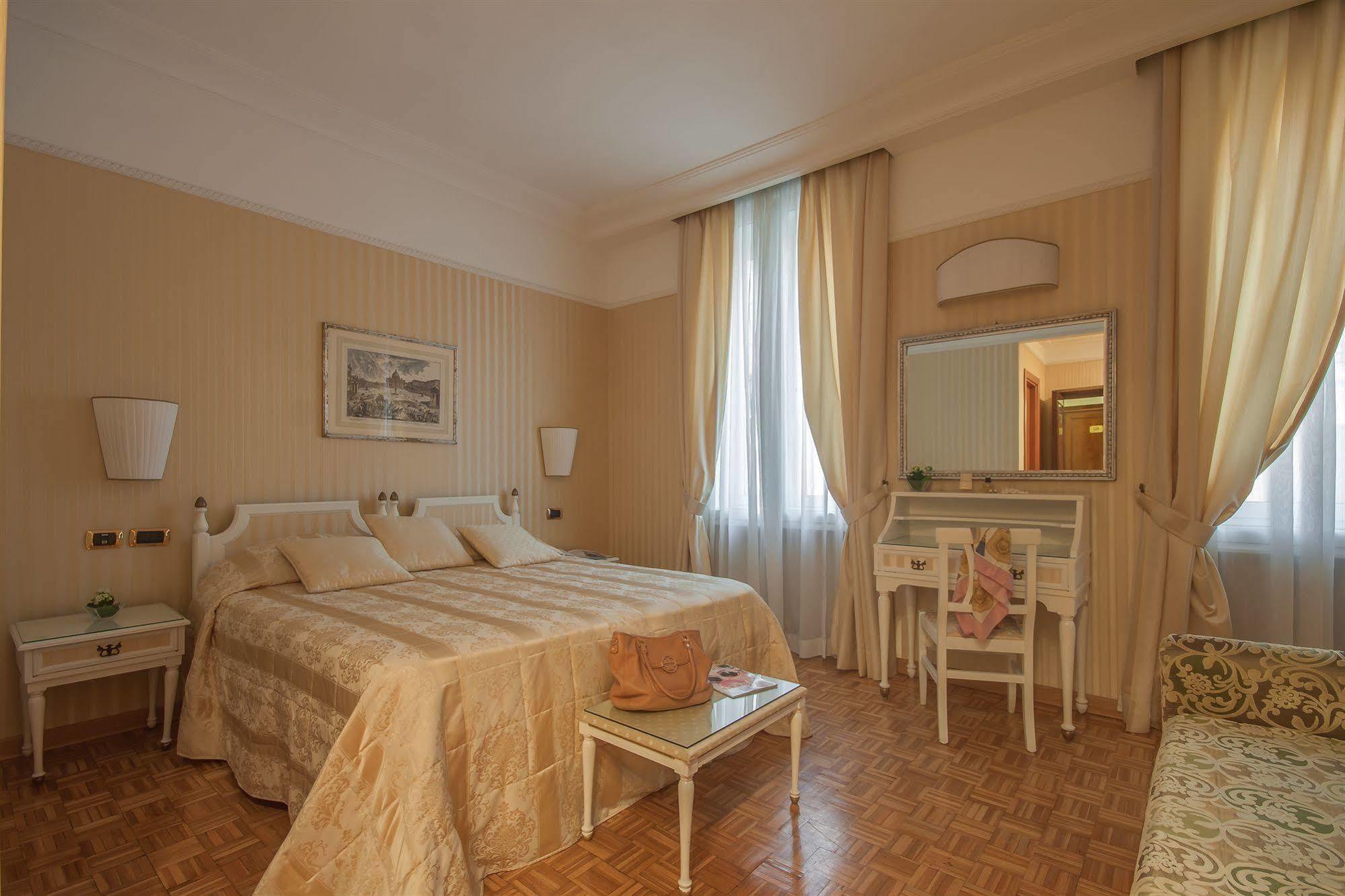 Hotel Cecil