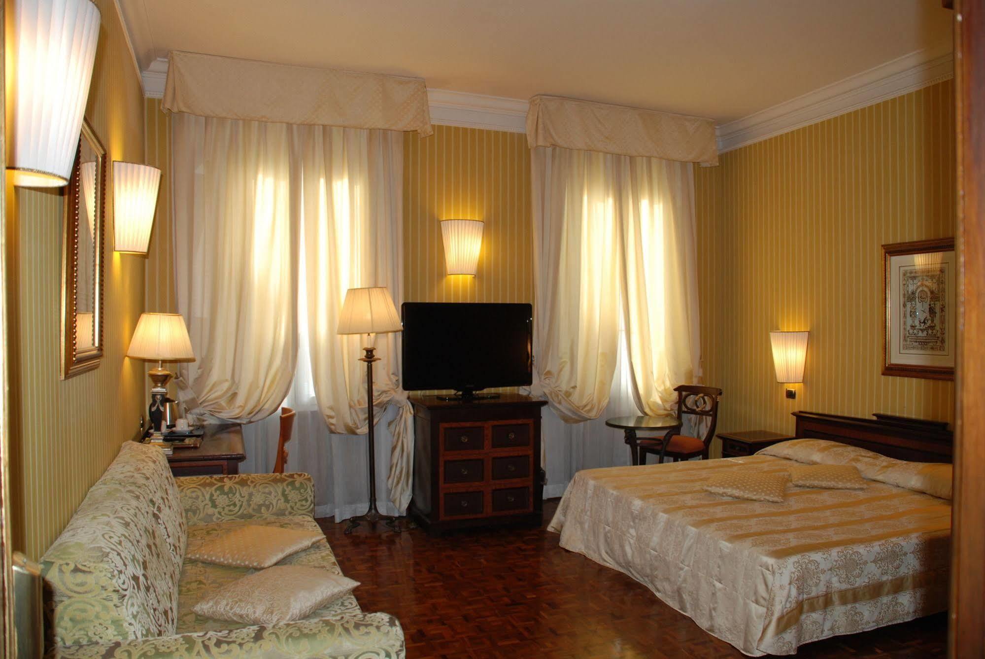 Cecil Hotel 3*