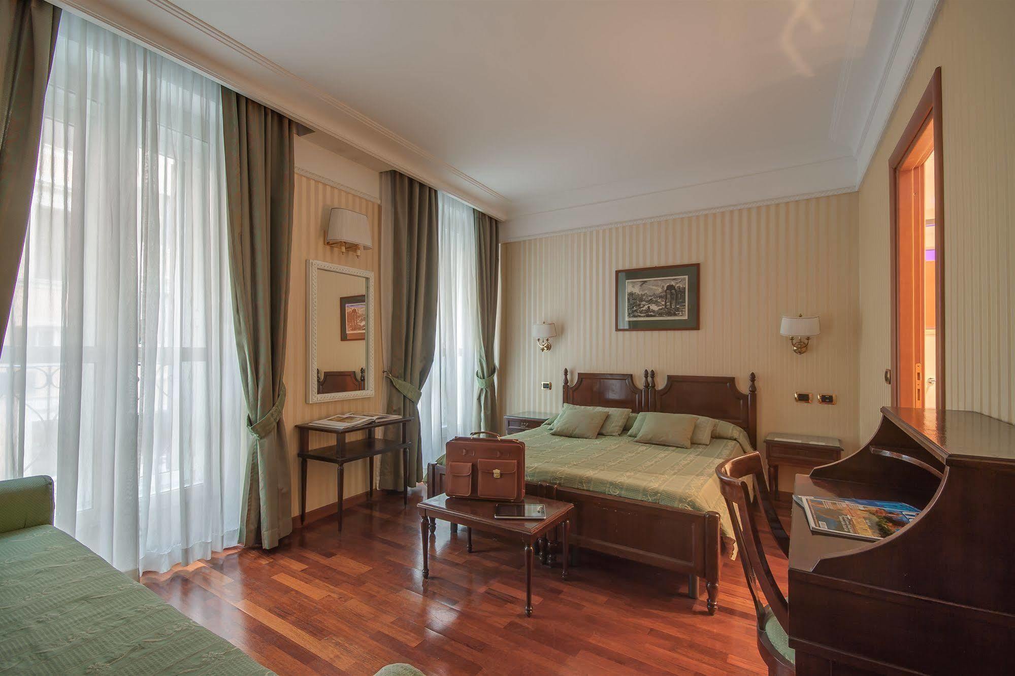 Hotel Cecil 3*